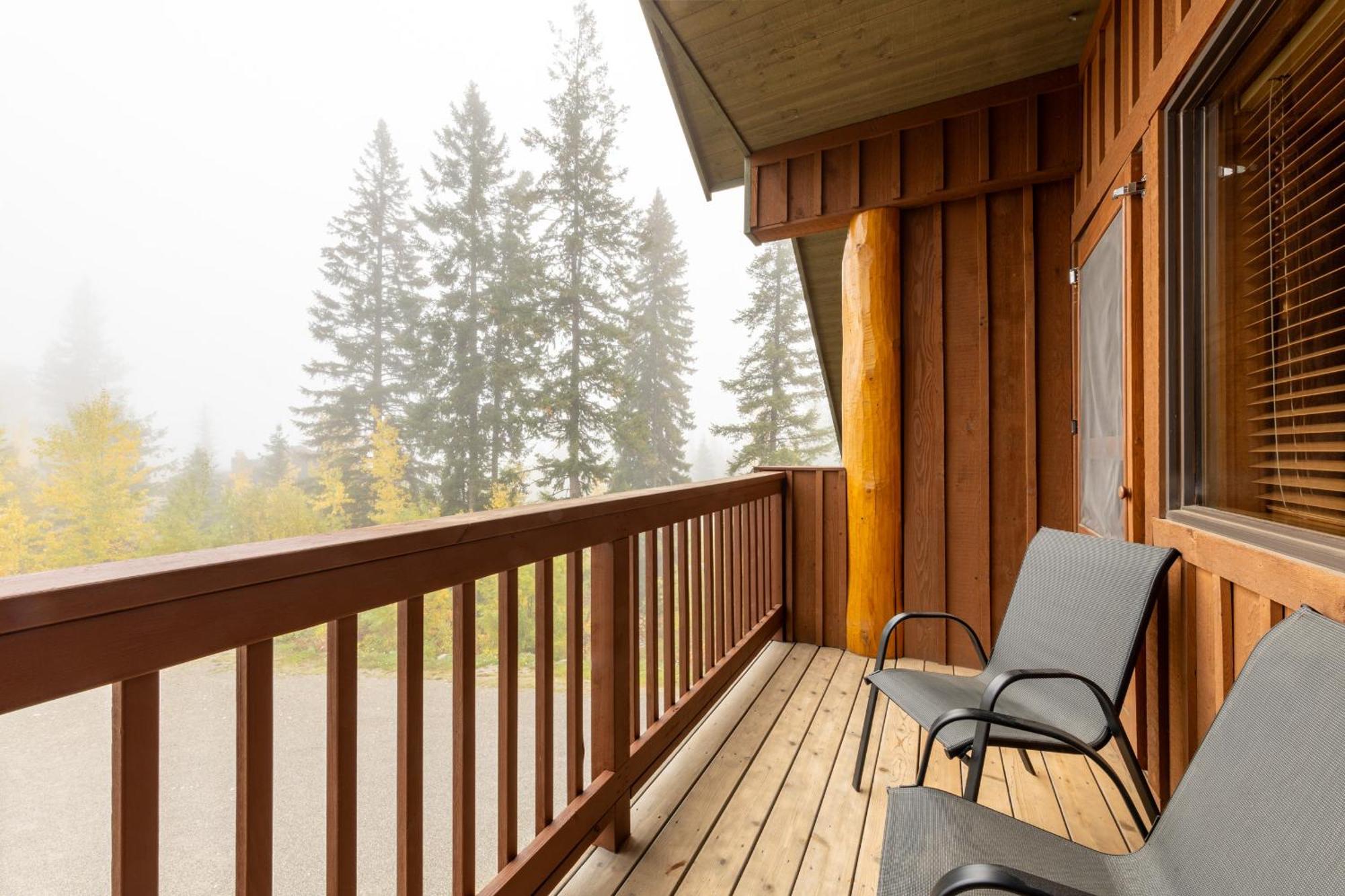 Vagabond Lodge At Kicking Horse Golden Dış mekan fotoğraf
