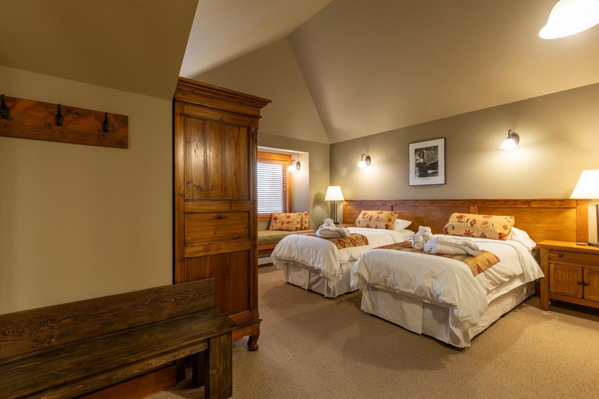 Vagabond Lodge At Kicking Horse Golden Dış mekan fotoğraf