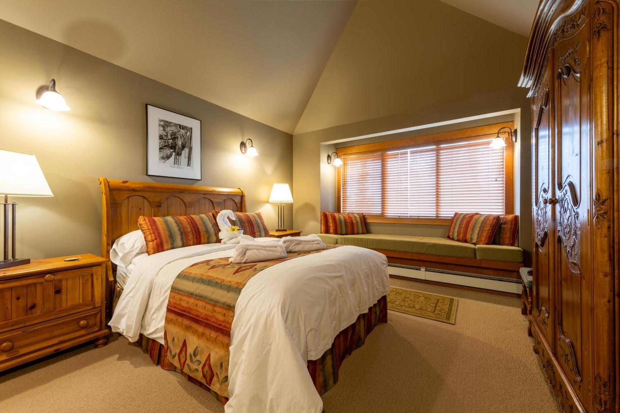 Vagabond Lodge At Kicking Horse Golden Dış mekan fotoğraf