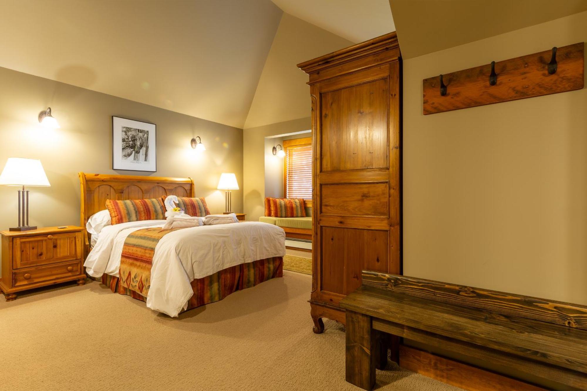Vagabond Lodge At Kicking Horse Golden Dış mekan fotoğraf