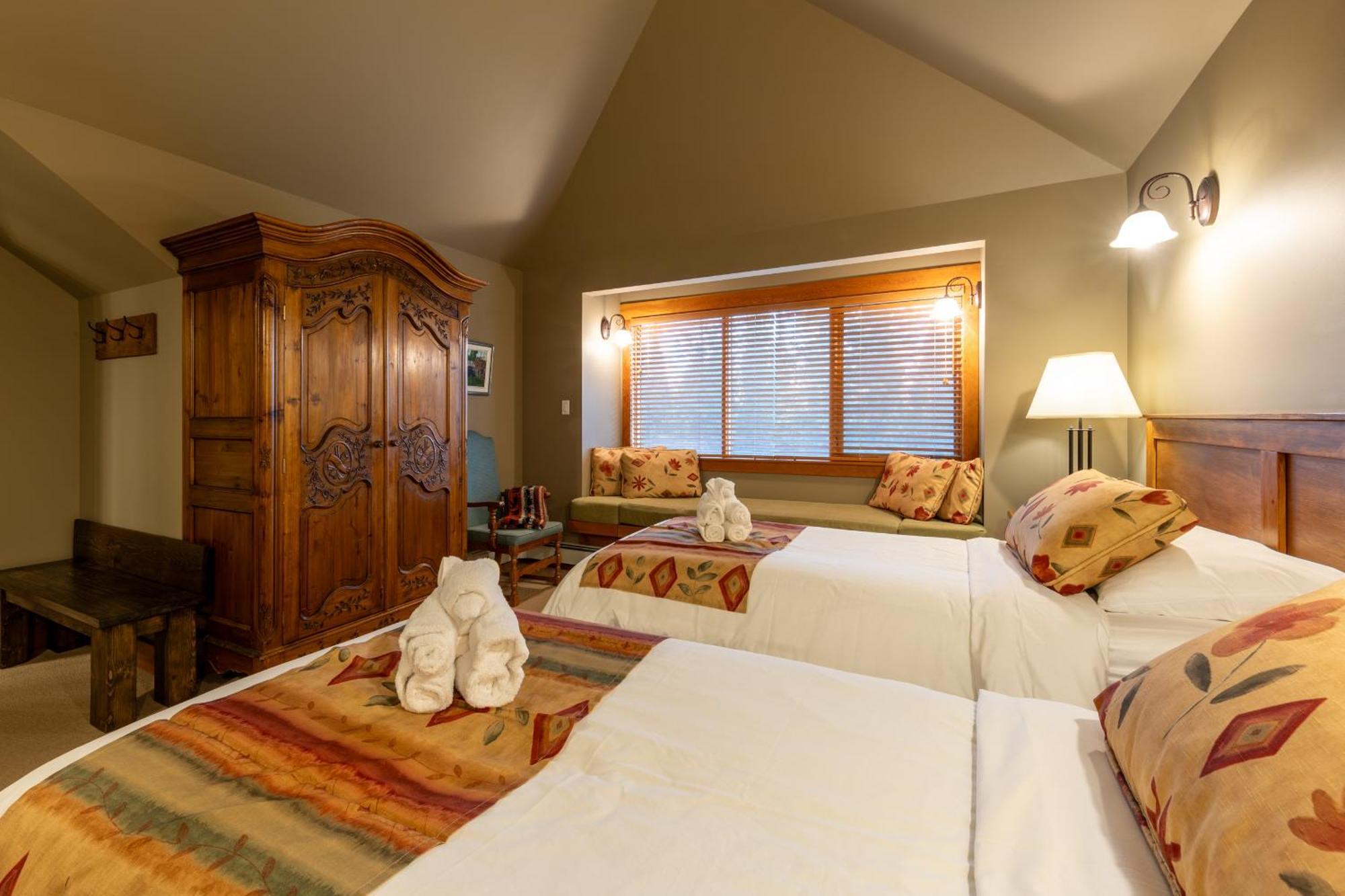 Vagabond Lodge At Kicking Horse Golden Dış mekan fotoğraf