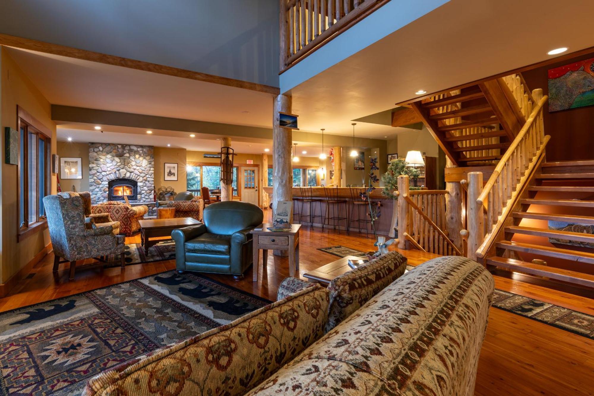 Vagabond Lodge At Kicking Horse Golden Dış mekan fotoğraf