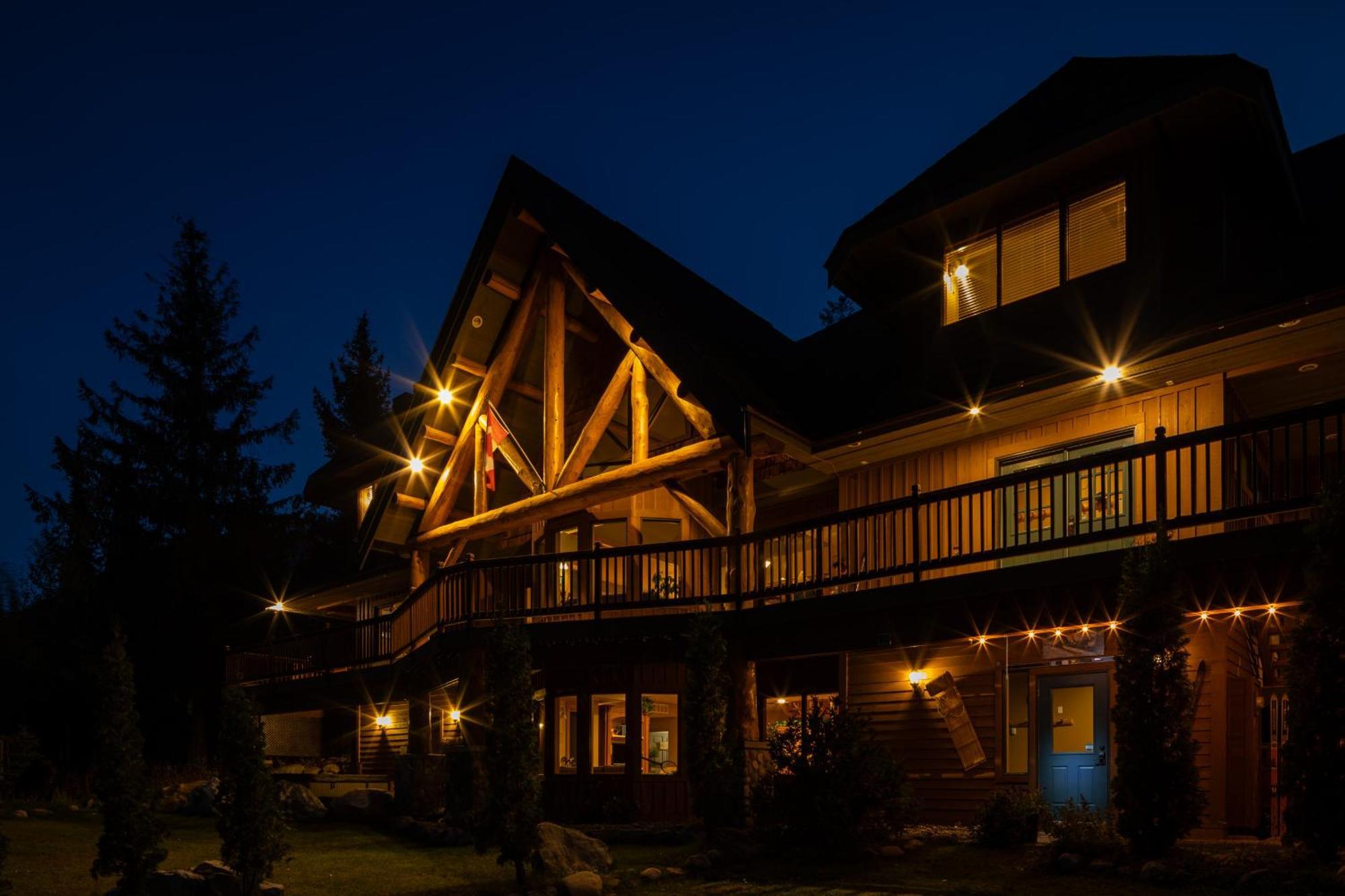 Vagabond Lodge At Kicking Horse Golden Dış mekan fotoğraf