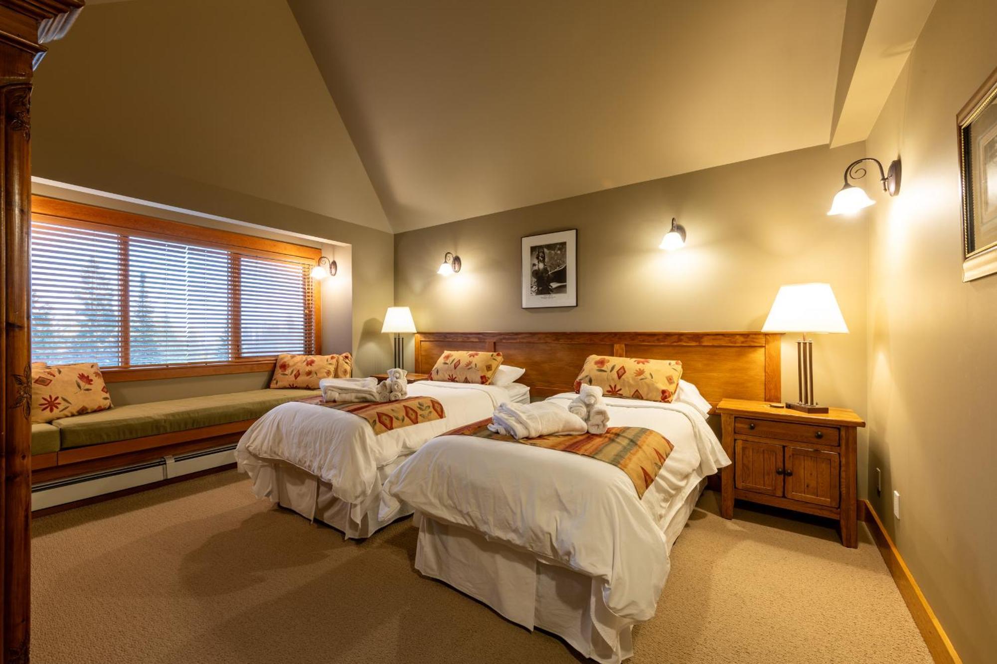 Vagabond Lodge At Kicking Horse Golden Dış mekan fotoğraf