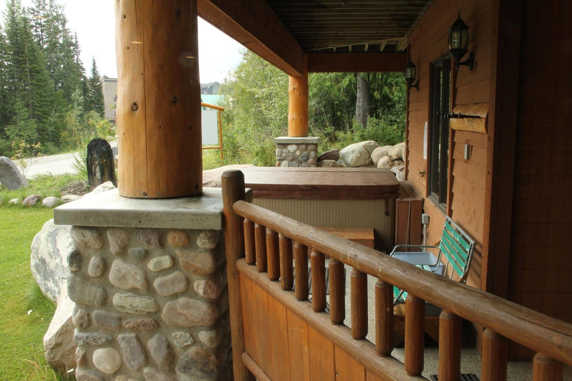 Vagabond Lodge At Kicking Horse Golden Dış mekan fotoğraf