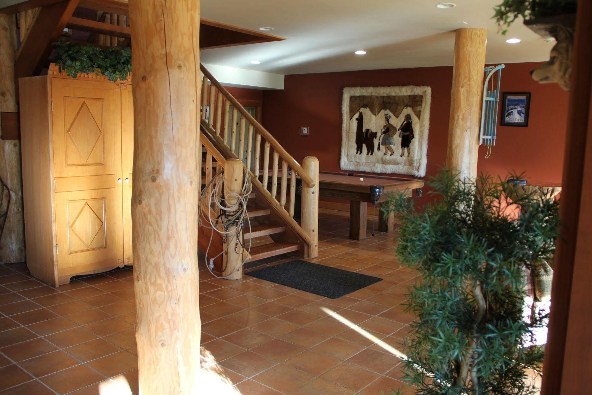 Vagabond Lodge At Kicking Horse Golden Dış mekan fotoğraf